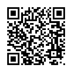 看着佟亚牵着他的小手走向小区门外二维码生成