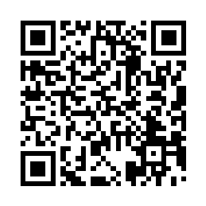 看着叶秋拿着剑尖对准着他们当中的一人二维码生成