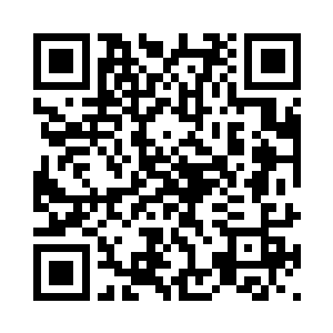 看着头顶的探照灯在缓缓转向这里二维码生成