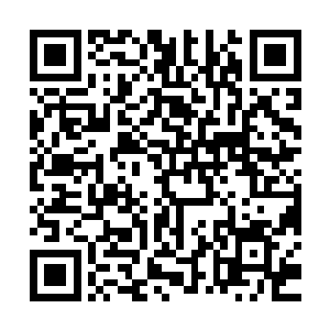 看着小扎伊德仓皇的在卫队的保护下朝着大厅的东北角的门撤退二维码生成