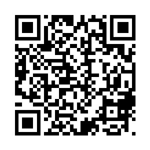 看着那些受到惊吓缩在墙角的男生女生二维码生成