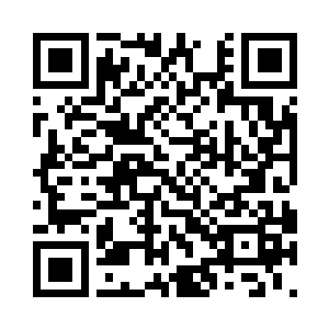 看着隔了几个人的同伴罗伯托・卡洛斯二维码生成