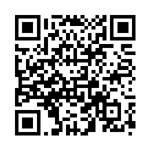 看见裴桐正在楼层的公用露台上看书二维码生成