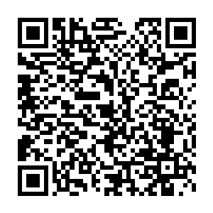 看起来就像是个职场干将的珍妮弗一边往前走一边心不在焉地说道二维码生成
