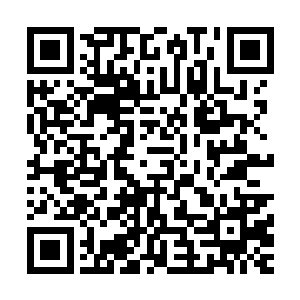 真正在忽然间让他感到触动的并非是赵先生关于黑旗的那些话二维码生成