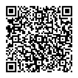 眨眼之间漆黑玄光已然抵达了糜香儿附近光芒敛去露出了一名神色淡漠普通青年身影二维码生成