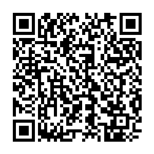 眼下赵纯良搀扶着女王出來　那无异于就在对所有人说　女王陛下的心上人是我二维码生成