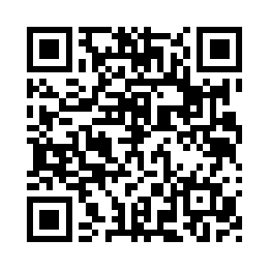 眼前这两位这是把学校马路当t台了二维码生成