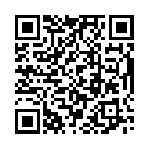 眼前这个与徐依依关系似乎不错的男子二维码生成