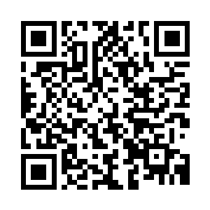 眼睛已经看着机坪上的一架被罩衣罩着的飞机二维码生成