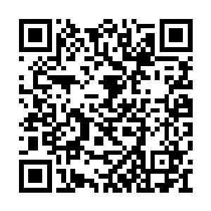 眼睛的余光能感觉到两旁的苗毅等人正在盯着她二维码生成