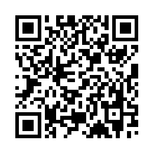 眼睛看向着单腿倚在沙发上的阮软二维码生成