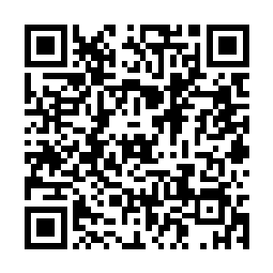 眼睛里晶晶亮亮的射出贪婪和猥琐的眼神看着夏琪二维码生成