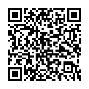 眼神在景横波裸露的曲线流畅的脊背和腹部掠过二维码生成