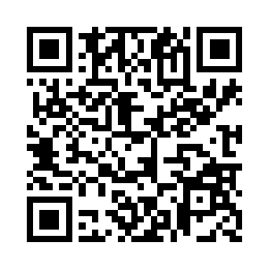 眼角倒是瞥见那个女车主拿出电话在联络什么二维码生成