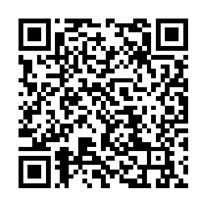 眼角的余光在看到慕云海拿着刀叉的手背青筋暴露二维码生成