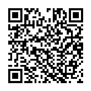 眼里闪过一丝快意世上最了解一个人的除了自己是敌人二维码生成