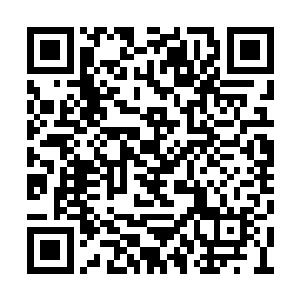 着全身泡在浴缸里的小惠和余晓佳正被露露袭胸二维码生成