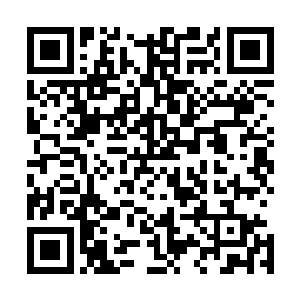 睡熟的贝芙丽根本不知道自己的房间里此刻已经多了一个人二维码生成