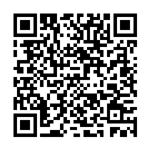 瞄准了商城对面相距五十多米的一栋十层高的大楼二维码生成