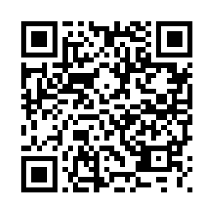 瞄准的是男人左脚膝盖以下的部位二维码生成