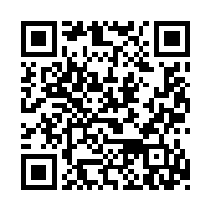 瞄准镜之中的十字线在来回搜索那个说话的人二维码生成