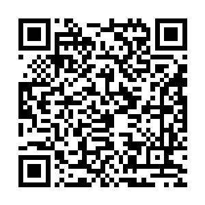 瞬间原本无色透明的玻璃瓶之中猛地升起一股五彩色的氤氲之气二维码生成