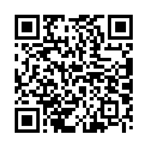 矮个路人还好像害怕面前的这警察不满意二维码生成