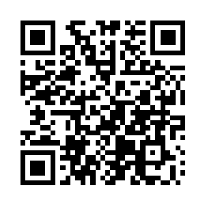 石梅贞用轮椅推着石爱国在阳台上晒晒太阳二维码生成