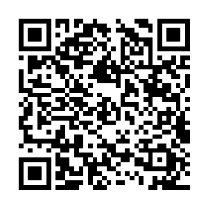 砰~~~宋老头被打飞了……即便他已经尽可能防御了二维码生成