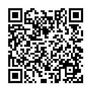 破掉孟南阵法的灰衣老者抬头看着两个远去的身影二维码生成