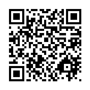 硬生生的扫在了一条巨大的锁链上面二维码生成