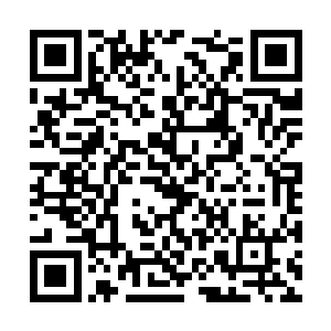 神情之中带着一股坚毅和超脱的中年人冷冷的说道二维码生成
