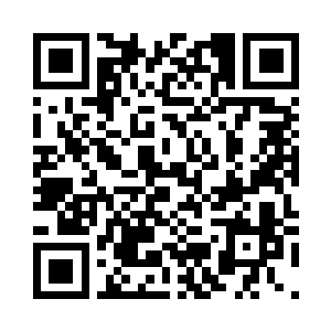 神秘男子似是并没有搞清眼前的状况二维码生成