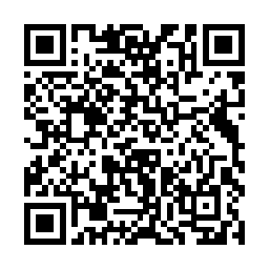 神色凝重的段无痕走到正与生意伙伴寒暄的唐亦森旁二维码生成