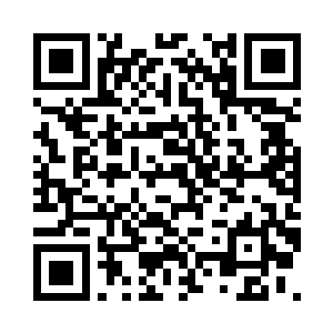 神药斋大掌柜正在房间里看着一本书二维码生成