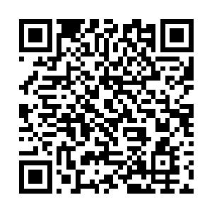 福金和约瑟夫三个人站在另外一个层面的空间里一般二维码生成