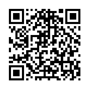 离天界主的右手紧紧抓着左手的手腕二维码生成