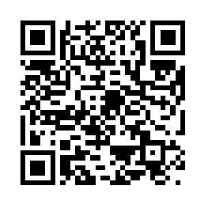 秀才装束的罗东岩则和随从坐到船头二维码生成