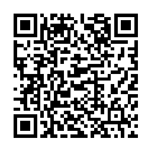 秃顶老师点点头然后快速的在自己手上的名单中寻找了一下二维码生成