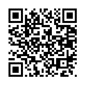 秦双双的眉头时不时皱起回头看一眼二维码生成