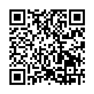 秦嫣然美滋滋地一边送妈妈和姥姥出门二维码生成