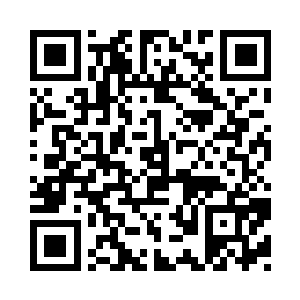 秦宇同样是走到坟场当中的一个墓碑前二维码生成