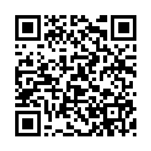 秦宇和白瑾两人也是怔住了一会才反应过来二维码生成