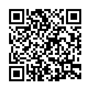 秦宇将放在桌子上的红色箱子打开二维码生成
