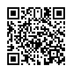 秦宇提着袋子和表哥张华两人出了房间二维码生成