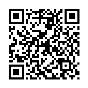 秦宇母亲张梅买回来的被套是大红艳丽的颜sè二维码生成