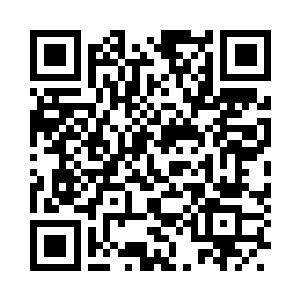 秦杏轩怔怔的看向林铭和在湖边的白衣少年二维码生成