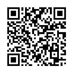 秦洛和蓝天护同时走出节目演播室二维码生成