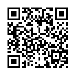 秦洛拍拍王九九的手臂示意她不要冲动二维码生成